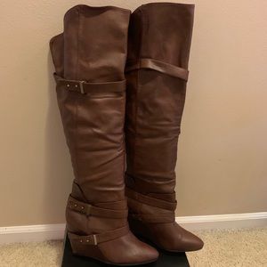 Cognac wedge boots